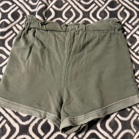 Harlow Green Adjustable Shorts - Picture 3 of 3